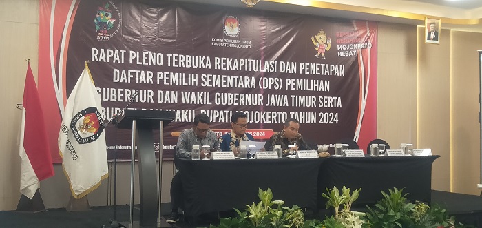 Rapat pleno terbuka rekapitulasi DPS kabupaten Mojokerto.(Blok-a.com/Syahrul Wijaya)