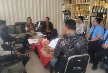 Pertemuan perwakilan wali murid dengan pihak MTsN 1 Pasuruan.