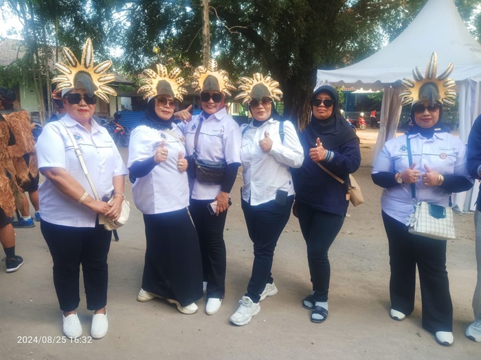 Anggota Perhimpunan Hotel dan Restoran Indonesia di Pawai Budaya Magetan 2024.