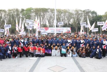 Ribuan atlet mengikuti opening ceremony Porkab Bojonegoro 2024 di alun-alun Bojonegoro, Jumat (23/8/2024).