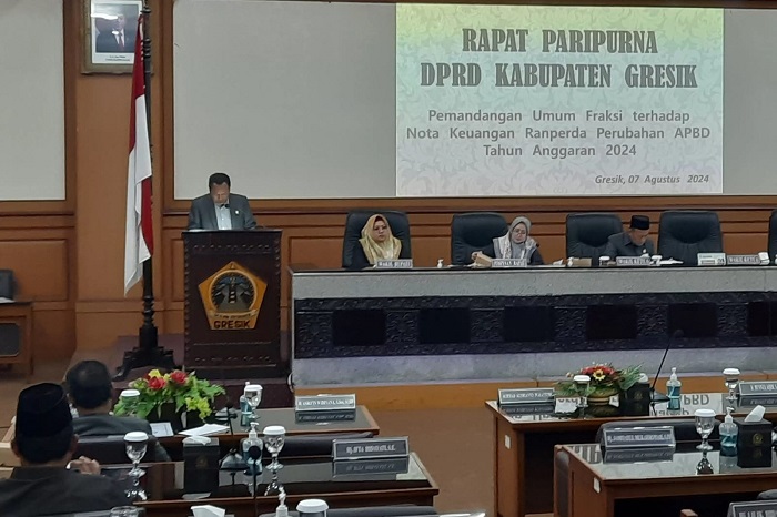 Rapat paripurna DPRD Kabupaten Gresik sejumlah Fraksi di DPRD Gresik menyampaikan pemandangan umum nota perubahan APBD 2024.