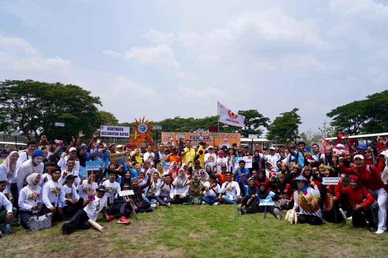 Menteri Pemuda dan Olahraga (Menpora), Dito Ariotedjo didampingi Pj Bupati Bojonegoro, Adriyanto membuka secara resmi Kejuaraan Tarkam