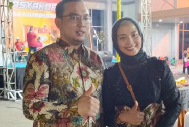 Dr. H. Rambo Garudo, M.Kes., foto bersama Istrinya.(Blok-a.com/Syahrul Wijaya)