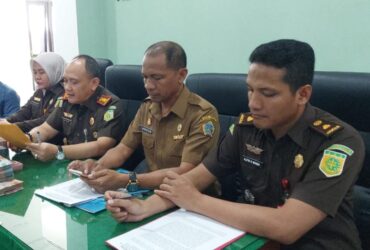 Kajari Gresik respons langsung dugaan mark up harga beras CSR Desa Roomo, Manyar, Gresik tak layak konsumsi.