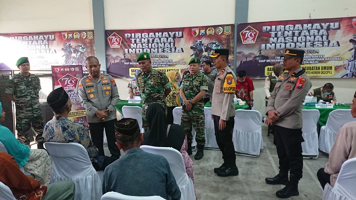 Rangkaian kegiatan HUT TNI ke-79 bakti kesehatan di Mako Polres.(Blok-a.com/Syahrul Wijaya)