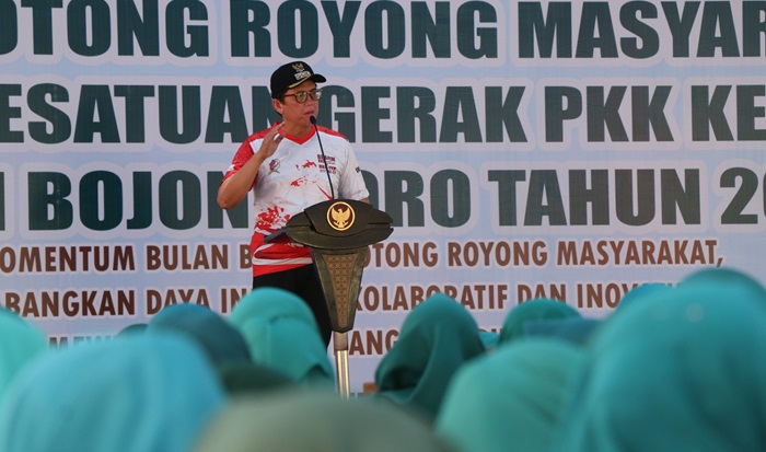 Pj Bupati Bojonegoro, Adriyanto di acara Puncak Peringatan BBGRM dan Hari Kesatuan Gerak PKK ke-52, Jumat (20/09/2024).