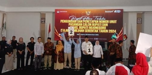 Pleno pengundian nomor urut paslon Bupati dan Wakil Bupati di Pilkada Bojonegoro 2024, Senin (23/9/2024).