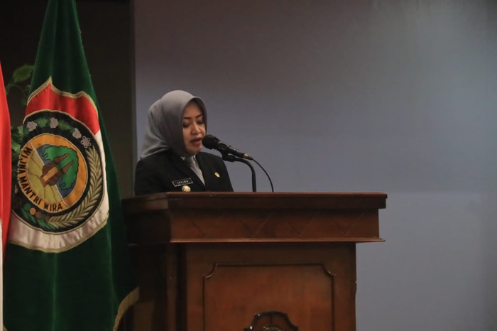 Bupati saat acara penyerahan SK guru di lingkungan dinas pendidikan.(Blok-a.com/Syahrul Wijaya)