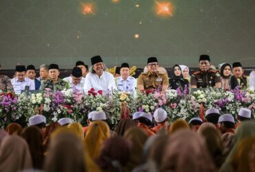 Gus Muwafiq saat menghadiri kenduri layah bersama mas Pj Wali Kota Mojokerto.(Blok-a.com/Syahrul Wijaya)