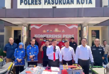 Konferensi pers pengungkapan kasus pencurian gerobak dan aki truk di Polresta Pasuruan (foto: Rahmat Ferry Gunawan/Blok-a.com)
