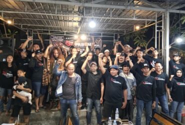 Para relawan saat mendeklarasikan dukungan terhadap bumbung kosong di salah satu kafe.