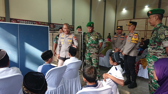 Kapolres Mojokerto hadiri rangkaian peringatan HUT TNI ke-79 yang digelar di Mako Polres Mojokerto.