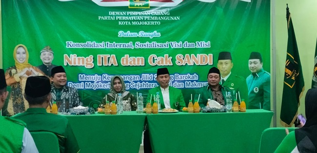 Ning Ita-Cak Sandi hadiri konsolidasi partai PPP untuk kemenangan dirinya dalam Pilkada serentak.(blok-a.com/Syahrul Wijaya)