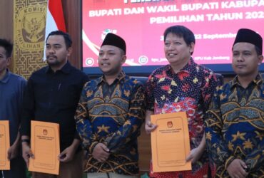 Penetapan calon peserta pemilihan bupati Jombang di kantor KPU.(Blok-a.com/Syahrul Wijaya)