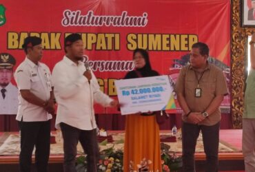 Bupati Achmad Fauzi di acara silaturahmi dengan ribuan tukang becak, Rabu (11/09/2024).