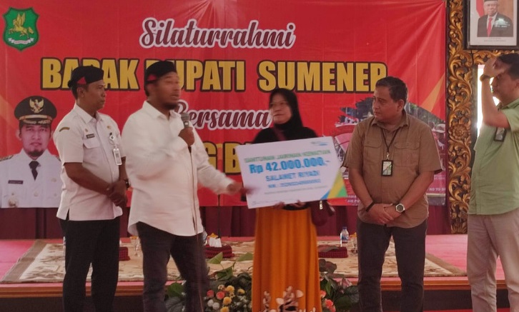 Bupati Achmad Fauzi di acara silaturahmi dengan ribuan tukang becak, Rabu (11/09/2024).