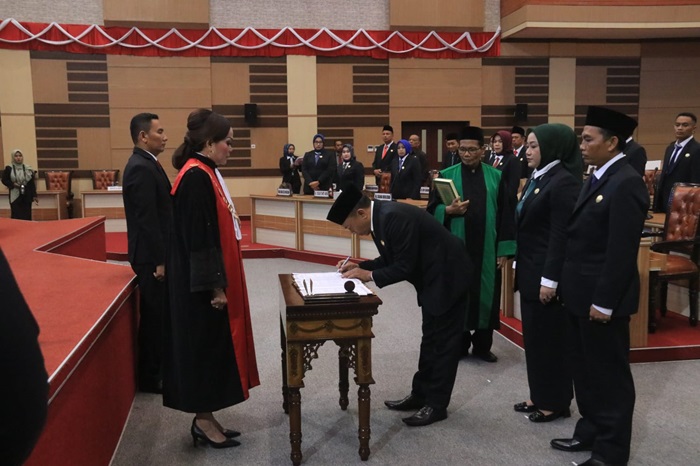Pelantikan pimpinan DPRD Kabupaten Mojokerto.(Blok-a.com/Syahrul Wijaya)