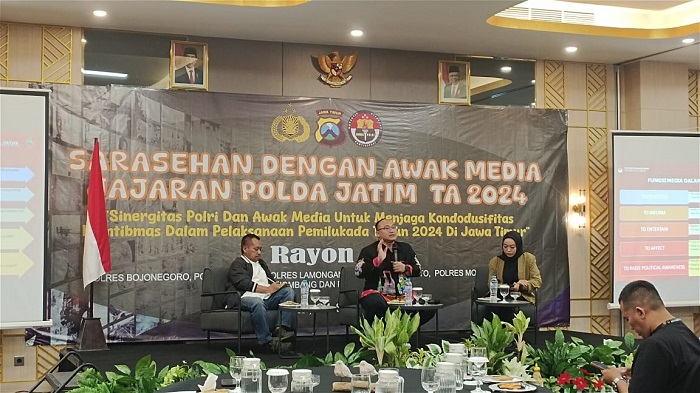 Sarasehan awak media bersama jajaran humas Polda Jatim.(Blok-a.com/Syahrul Wijaya)