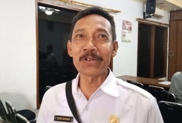Taqwa Zainudin Kades Roomo diperiksa Bidang Pidsus Kejari Gresik buntut dugaan beras CSR tak layak konsumsi.