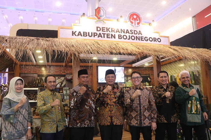 Stand Dekranasda Bojonegoro di Jatim Fest Grandcity, Surabaya, Rabu (02/10/2024).