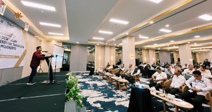 Ketua Bawaslu Dody Faizal saat memberikan sambutan dalam acara sosialisasi netralitas kepala desa, di Aston hotel & conference.(blok-a.com/Syahrul Wijaya)