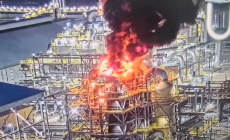 Smelter PT Freeport Indonesia di Kawasan Ekonomi Khusus JIIPE, Manyar, Gresik, Kebakaran hebat. (blok-a.com/ivan)