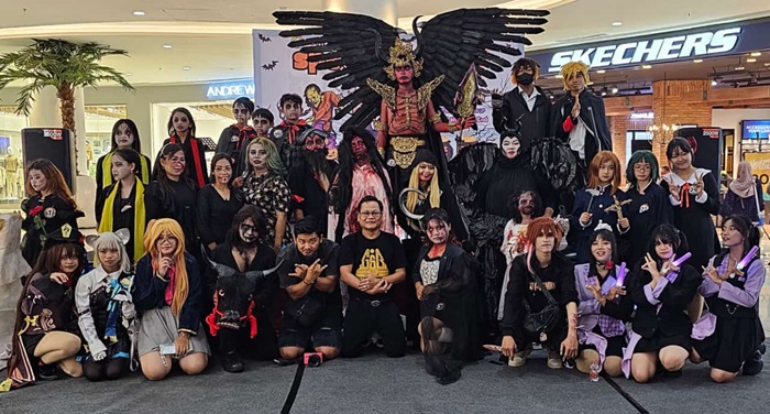 Berbagai cosplay hantu meriahkan Spooktober Vol 3 Halowen Party di Icon Mall Gresik. (blok-a.com/ivan)