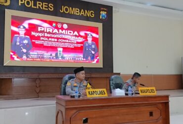 Kapolres Jombang AKBP Ardi Kurniawan dalam acara ngopi bareng wartawan di Mapolres Jombang.(blok-a.com/Syahrul Wijaya)