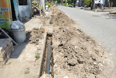 Jaringan pipa air bersih Desa Gempol Kurung, Menganti, Gresik secara swadaya.(blok-a.com/ivan)