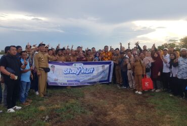 Rombongan Bupati Luwu Timur Provinsi Sulawesi Selatan Irwan Bachri Syam mempelajari keberhasilan pengembangan ikan bandeng di Ujungpangkah, Gresik.(Ist)
