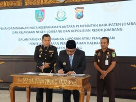 Bupati dan Kapolres serta Kejaksaan Negeri Jombang usai teken MoU berantas Korupsi.(blok-a.com/Syahrul Wijaya)