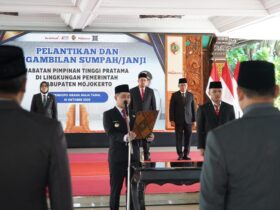 Bupati Mojokerto Gus Barra melantik 7 Pejabat Pimpinan Tinggi Pratama.(blok-a.com/Syahrul Wijaya)