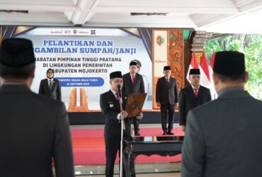 Bupati Mojokerto Gus Barra melantik 7 Pejabat Pimpinan Tinggi Pratama.(blok-a.com/Syahrul Wijaya)