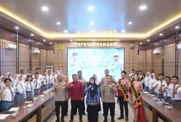 Lomba cerdas cermat pelajar tingkat SLTA yang digelar di Mapolres Mojokerto.(blok-a.com/Syahrul Wijaya)