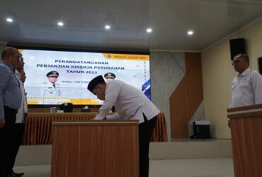 Rapat penandatanganan perjanjian kinerja perubahan kepala perangkat daerah tahun 2025.(blok-a.com/Syahrul Wijaya)