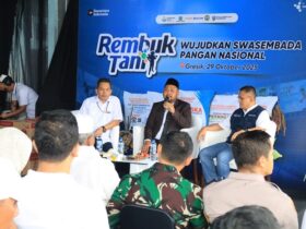 Bupati Gresik, Fandi Akhmad Yani dalam acara Rembuk Tani di Kecamatan Balongpanggang, Rabu (29/10/2025). (ist)