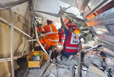 Tim Rescue BPBD Surabaya turut membantu evakuasi korban masjid Pondok Pesatren Al Khoziny Sidoarjo.(dok. SAR Surabaya)