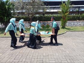 Siswa SMKN 1 Sine, Ngawi, diduga keracunan MBG.
