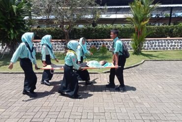 Siswa SMKN 1 Sine, Ngawi, diduga keracunan MBG.