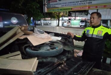 Motor korban yang tabrakan dengan truk di amankan polisi untuk penyelidikan.(dokumen Satlantas Polres Jombang)
