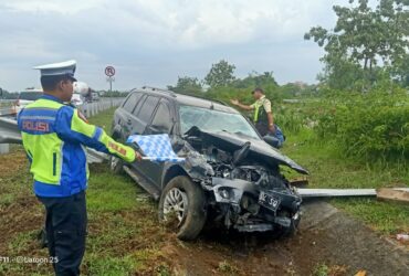 Mobil Mitsubishi Pajero usai terlibat kecelakaan di tol Jombang - Mojokerto (Jomo) km 702 jalur B.(dokumen PJR Polda Jatim)