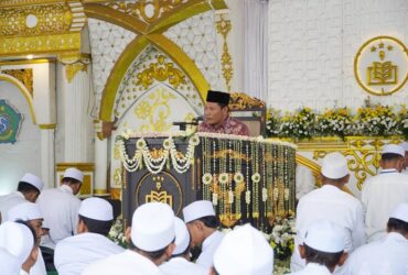 Bupati Subandi dalam Haul Akbar yang digelar di Masjid Agung Sidoarjo, Minggu (9/11/2025).