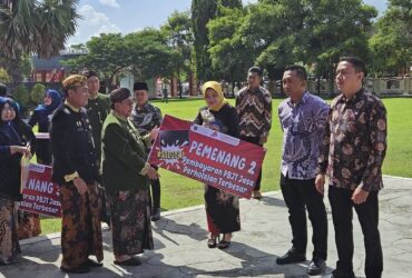 Penyerahan penghargaan Anugerah Pajak Daerah 2025 bertepatan dengan peringatan Hari Jadi ke-756 Kabupaten Sumenep.