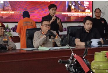 Kapolres Mojokerto kota AKBP Herdiawan Arifianto saat konferensi pers.(Blok-a.com/Syahrul Wijaya)