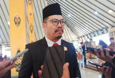 Ketua DPRD Magetan Suratno saat memberikan keterangan (foto: ist)