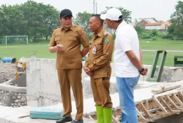 Bupati Sidoarjo, Subandi, kunjungi proyek rumah pompa Kedungpeluk, Kecamatan Candi (foto: Kominfo Kab. Sidoarjo untuk Blok-a.com)