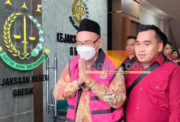 Kejaksaan menahan Pengurus Ponpes Al Ibrohimi Gresik Gus Atho’ dan Muhammad Rozikin, kasus hibah Asrama Santri.(blok-a.com/ivan)