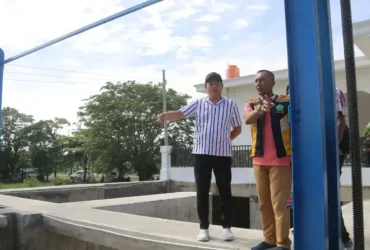 Bupati Subandi saat meninjau Proyek DAM Kedungpeluk, Candi, Sidoarjo (foto: ist)