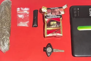 Barang bukti sabu l, ganja dan handphone yang berhasil disita petugas kepolisian.(Foto: Istimewa)