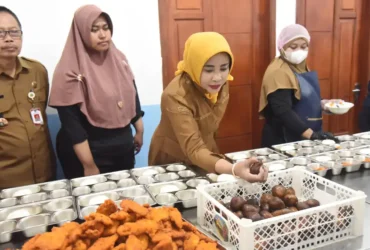 Wakil Bupati Sidoarjo, Mimik Idayana sidak ke SPPG di Desa Kepuhkemiri, Kecamatan Tulangan, Selasa (31/3/2026) (foto: ist)